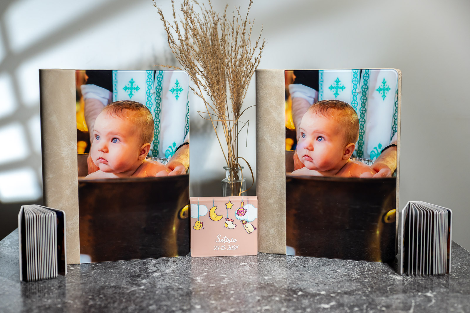 Albume foto Bucuresti – album de botez cu fotografie pe copertă și plexiglas