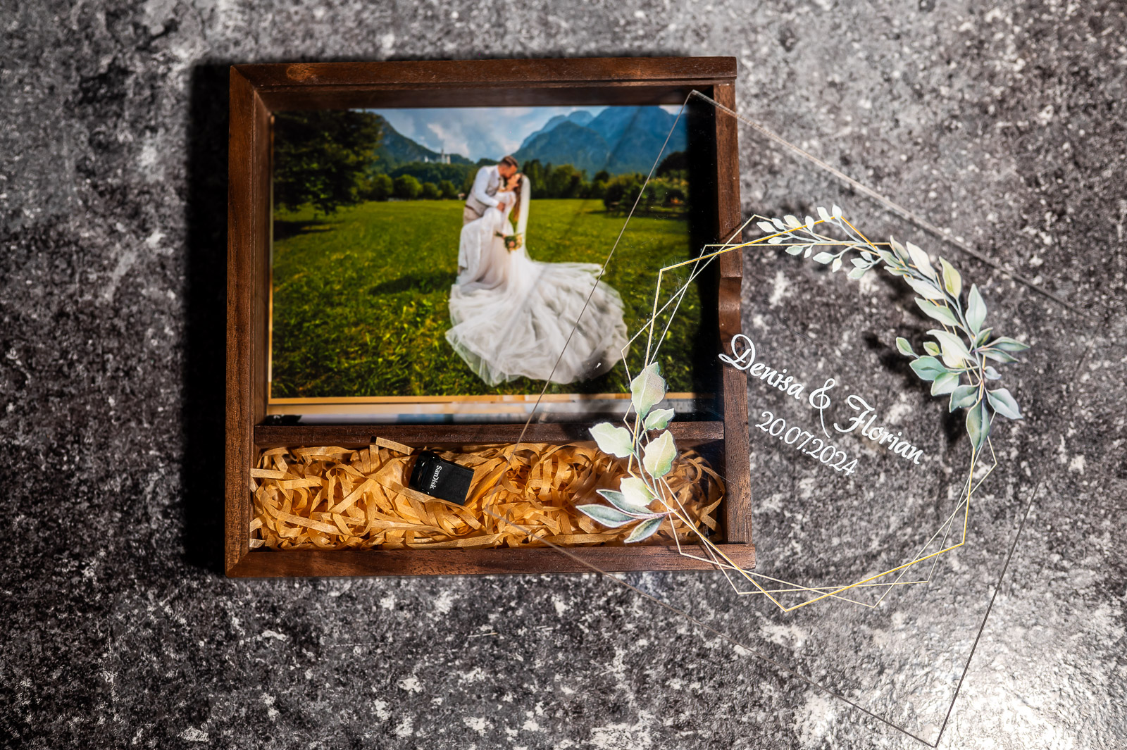 Albume foto Bucuresti – cutie din lemn personalizată asortată albumului
