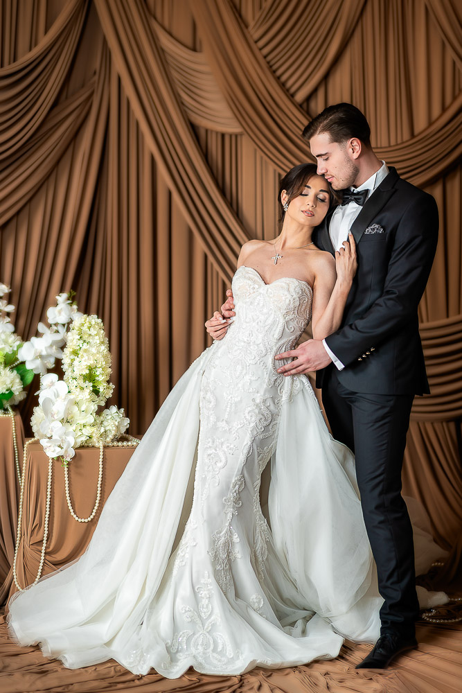 Sesiune editorial studio cu drapaj — fotograf nuntă București